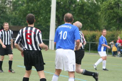 Kicking DJK Schwarz-Wei&szlig;
