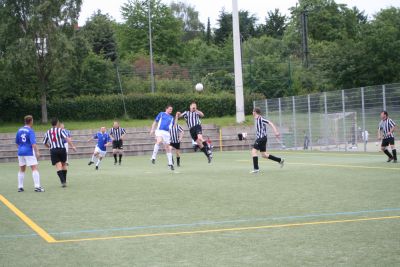 Kicking DJK Schwarz-Wei&szlig;