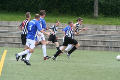 Kicking DJK Schwarz-Wei&szlig;
