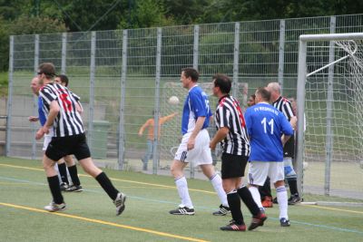 Kicking DJK Schwarz-Wei&szlig;