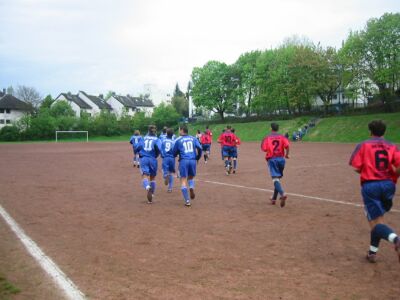 Kicking Freie Turner