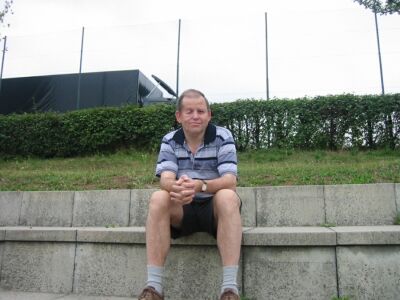 Kicking Freie Turner