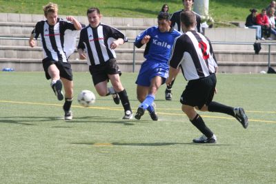 Kicking DJK Schwarz-Wei&szlig;