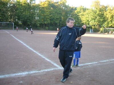 F1-Jugend kicking TuS Nordenstadt 1883