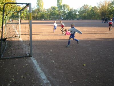 F1-Jugend kicking TuS Nordenstadt 1883