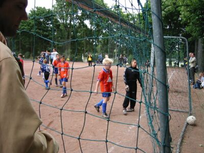 F1-Jugend kicking SV Wiesbaden