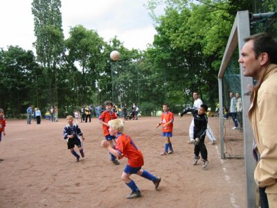 F1-Jugend kicking SV Wiesbaden