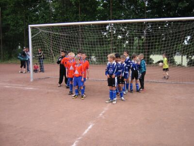 F1-Jugend kicking SV Wiesbaden