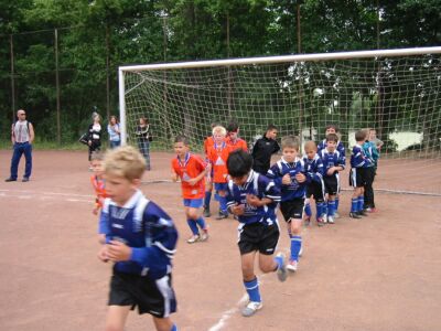 F1-Jugend kicking SV Wiesbaden