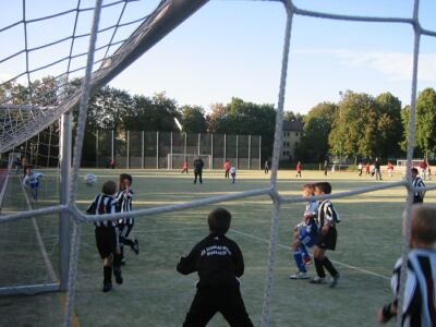 F1-Jugend kicking DJK Schwarz-Wei&szlig;