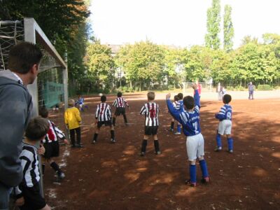 F2-Jugend kicking DJK Schwarz-Wei&szlig;