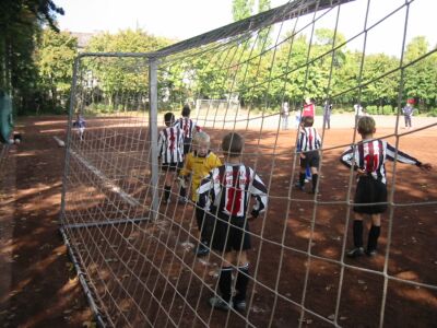 F2-Jugend kicking DJK Schwarz-Wei&szlig;
